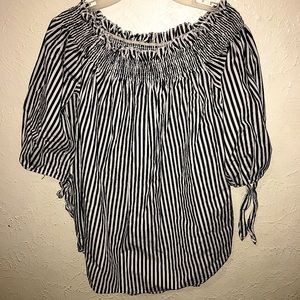 Striped Off the Shoulder Top🤍💙